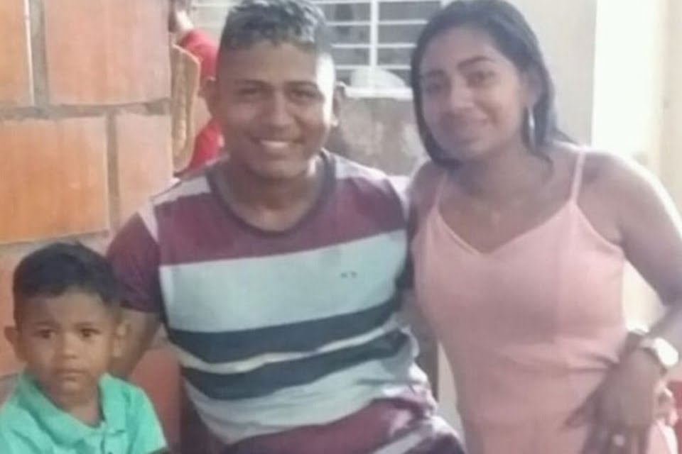 Casal acusado de matar criança é preso e populares invadem a delegacia