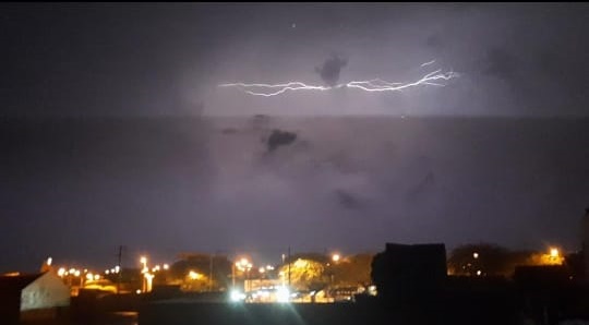 Vídeo: pajeunauta registra raio em Afogados da Ingazeira