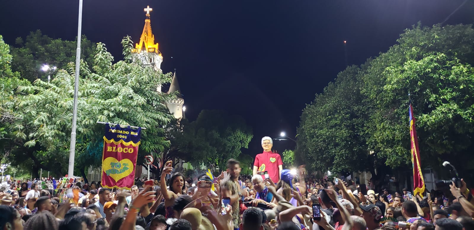 Tô na Folia arrasta multidão pelas ruas de Afogados