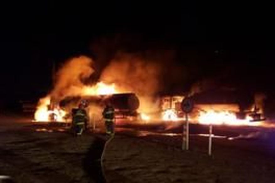 Caminhão carregado de combustível explode na Paraíba