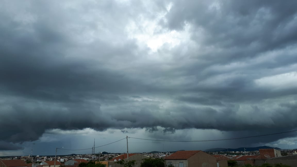 Confira fotos e vídeos de tarde nublada em Afogados da Ingazeira
