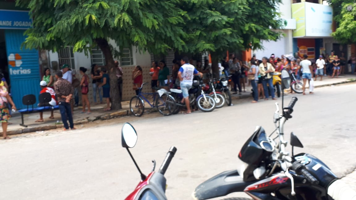 Em tempos de pandemia afogadenses vão as ruas em grande número, veja fotos e vídeo