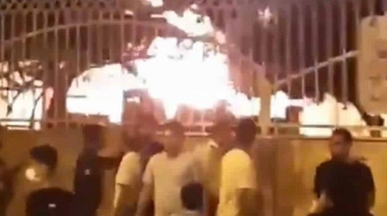 Irã: Multidão põe fogo em hospital que atende a pacientes com coronavírus