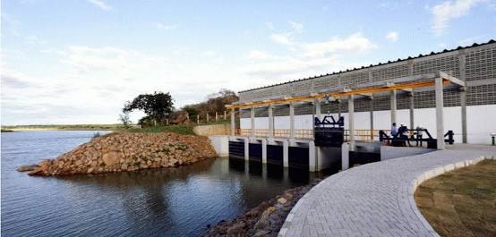 Barragem Moxotó ameaçada de romper em Sertânia