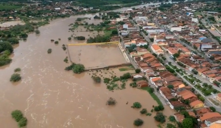 Chuvas causam transtornos em Carnaíba, confira imagens
