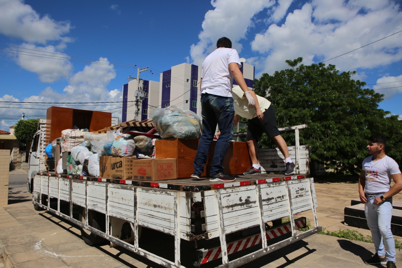 Desabrigados de Afogados recebem a solidariedade do povo do Pajeú