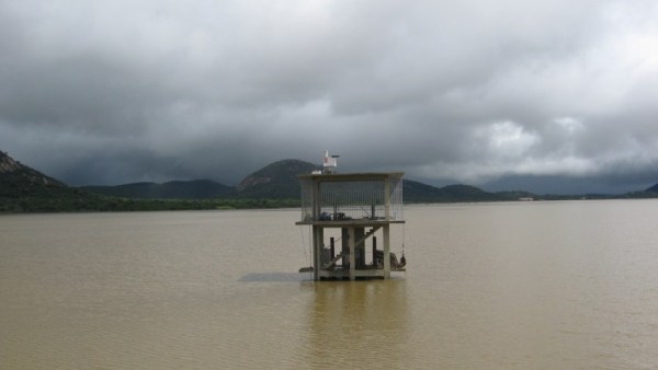 Vídeo: Barragem de Serrinha sangra, e Tito Jota do IPA, dá detalhes sobre a barragem e tranquiliza toda população sertaneja