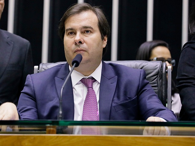 Rodrigo Maia diz repudiar ‘todo e qualquer ato que defenda a ditadura’