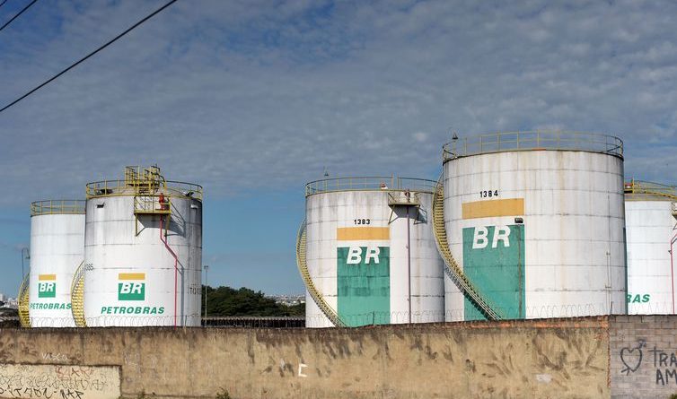Petrobras reduz preços da gasolina em 8% e do diesel em 4%