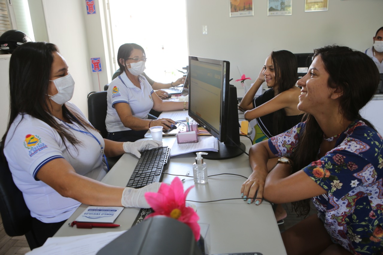 Em Afogados, população busca orientações sobre critérios e preenchimento de cadastro para o auxílio-corona