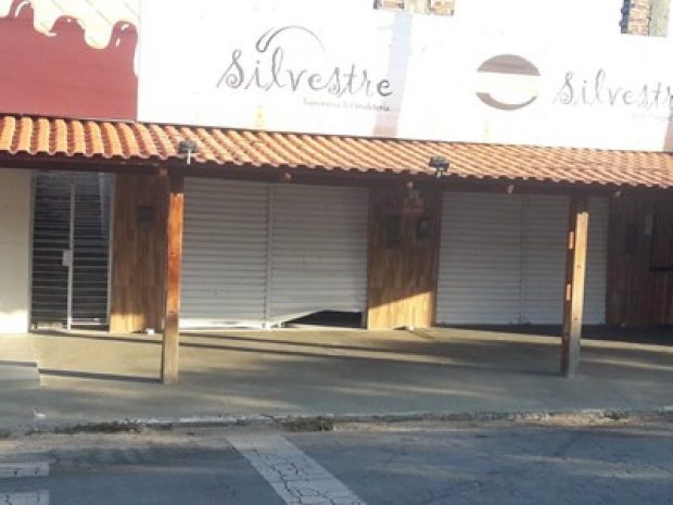 Gatuno arromba estabelecimento comercial em Serra Talhada