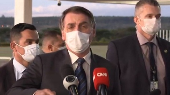 Bolsonaro diz que vai colocar academias e cabeleireiros como serviços essenciais