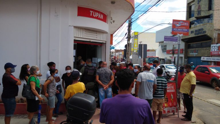 Idoso sofre mal súbito e morre em fila de banco em Serra Talhada
