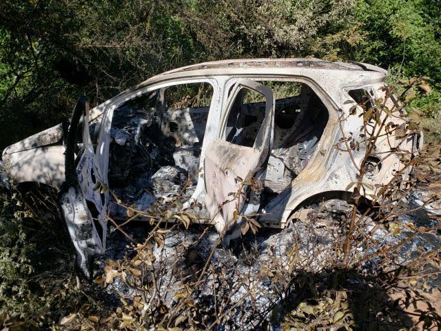 Carro roubado é encontrado incendiado em Iguaracy