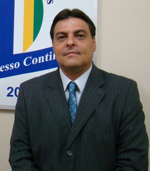 Ministério Público ajuíza ação civil pública por improbidade administrativa contra prefeito de Flores por promoção pessoal em perfis da Prefeitura nas redes sociais