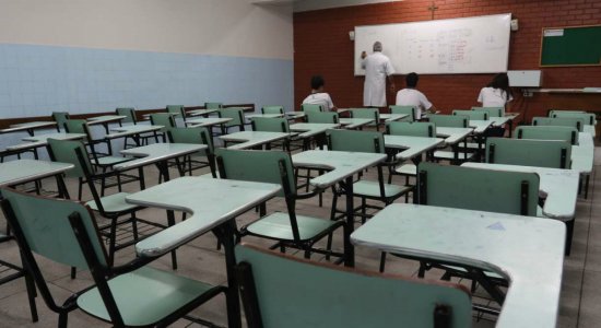 Volta às aulas presenciais em PE não deve passar de outubro, diz secretário