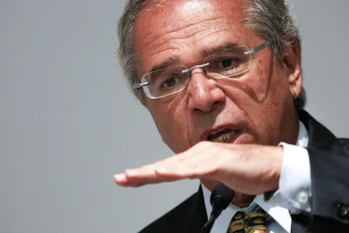 Paulo Guedes diz que botijão ficará de 20% a 30% mais barato com nova lei do gás