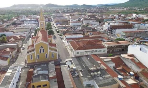 Motorista embriagado provoca acidente no Centro de Serra Talhada, deixa um ferido e tenta fugir