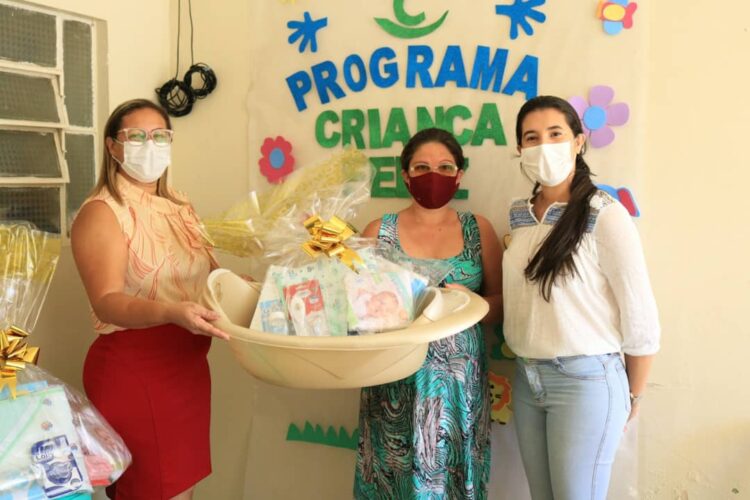 Prefeitura de Tabira entrega kits para gestantes