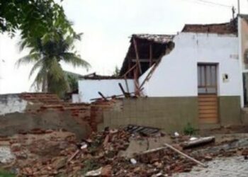 PAJEÚ: Casa desaba em São José do Egito