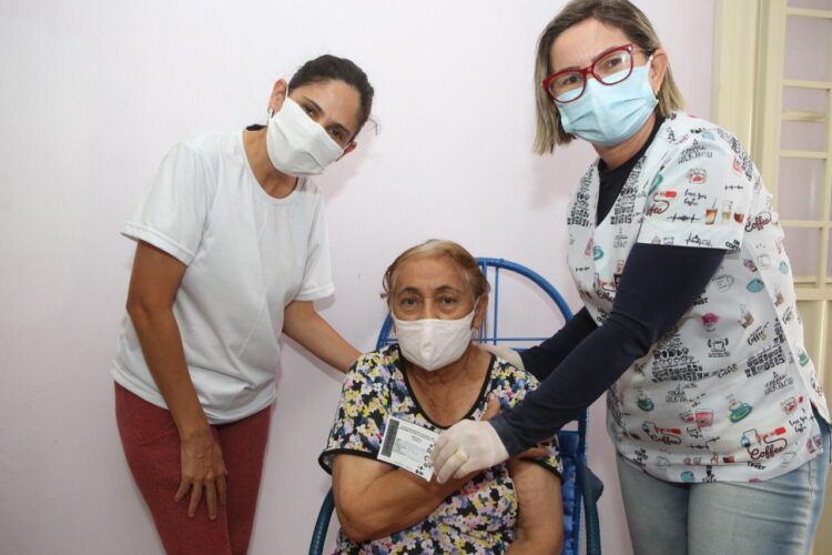 Prefeitura de Afogados já vacinou mais de 20% de sua população vacinável