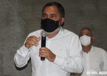 CARNAÍBA: após oposição vetar homenagem, prefeito nomeia ponte por decreto