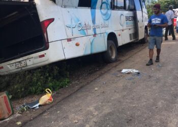 Acidente com ônibus TFD de Brejinho na tarde deste domingo (18)