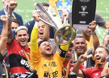 Nos pênaltis, Flamengo ganha do Palmeiras e é campeão da Supercopa do Brasil