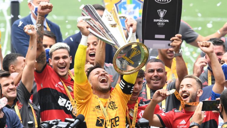 Nos pênaltis, Flamengo ganha do Palmeiras e é campeão da Supercopa do Brasil
