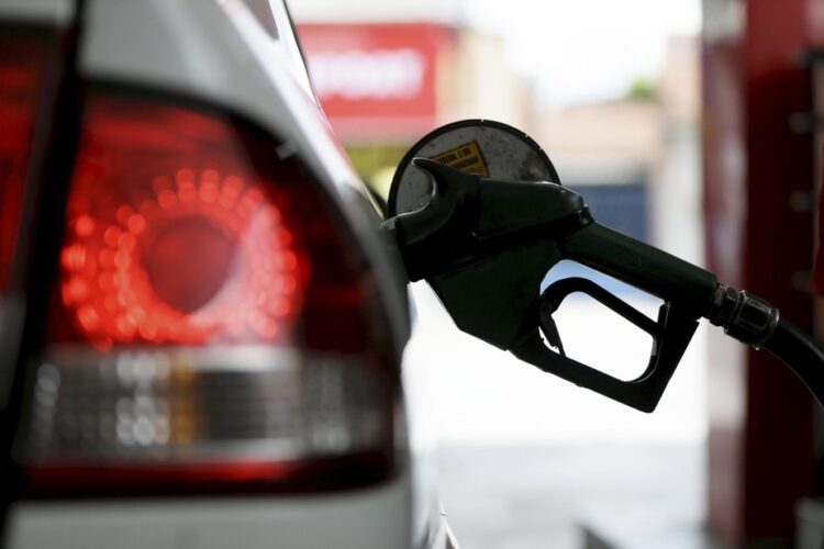 Petrobras anuncia redução de 2,9% no preço do diesel nas refinarias a partir deste sábado (10)