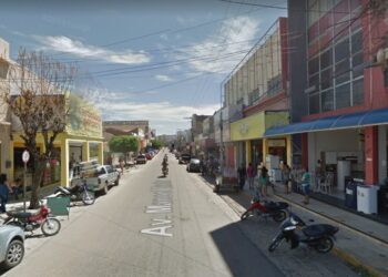 Motociclista vai para o hospital após acidente na Av. Manoel Borba, em Afogados