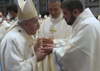 Emocionante: Afogadense Mateus Ataíde é ordenado sacerdote pelo Papa, confira vídeos