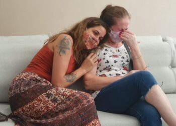 Filha de Afogadense que homenageou mãe faxineira em formatura ganha bolsa de estudos para mestrado em pedagogia: ‘Minha missão’