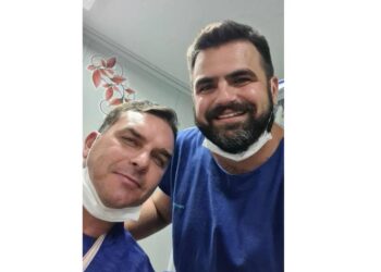 Flávio Bolsonaro sofre acidente de quadriciclo no Ceará e é atendido em hospital