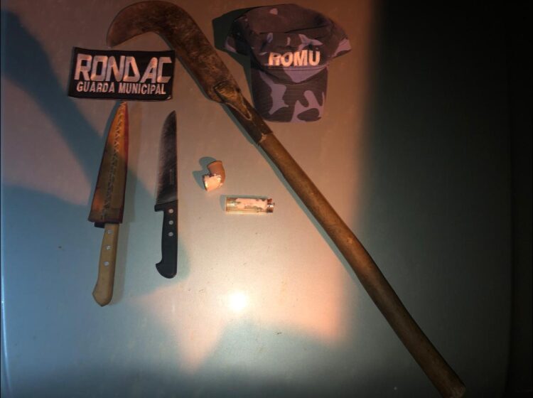 Homem esfaqueia companheira em Tabira