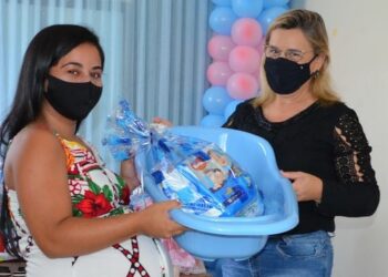 Tabira: mães inscritas no programa Criança Feliz recebem kits de gestantes