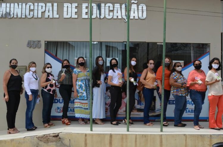 Nicinha Melo participa de homenagem na Secretaria de Educação