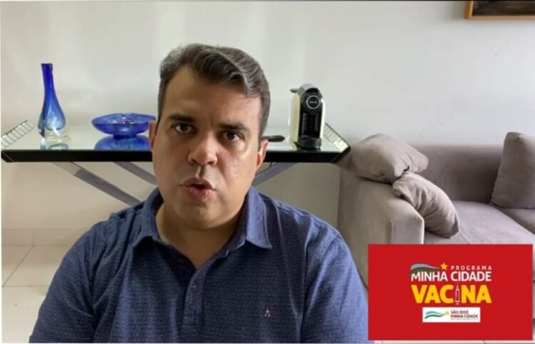 “São José do Egito começa vacinando professores das redes, estadual e privada a partir desta terça (11),” diz Paulo Jucá