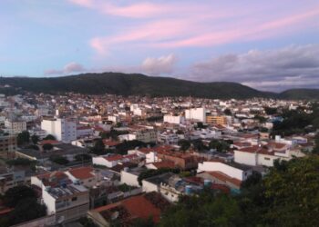 Dois homens ficam feridos após colisão de motos em bairro de Arcoverde