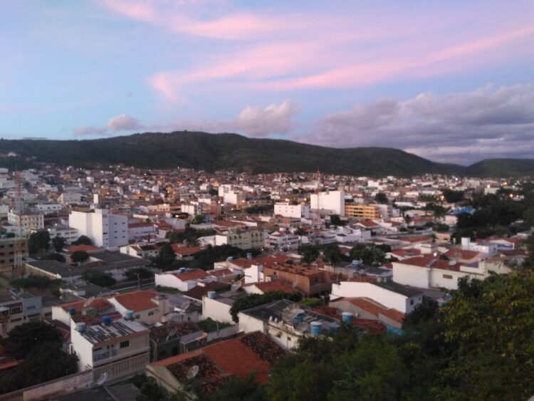 Dois homens ficam feridos após colisão de motos em bairro de Arcoverde