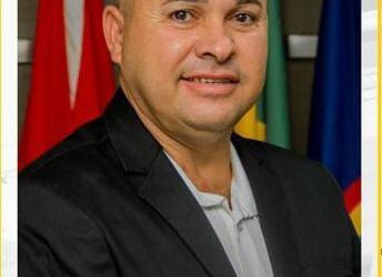 Tabira: Acusado de ter se vendido, vereador Eraldo Moura rompe com o bloco da oposição e toma posição independente