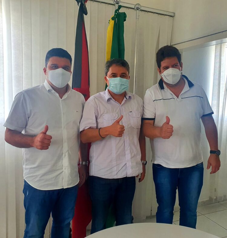 Prefeito de Ouro Velho confirma apoio a pré-candidatura de Efraim Filho ao Senado Federal