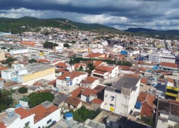 Arcoverde: após pedir para homem não urinar na praça, vítima é agredida com uma garrafa e é socorrida para o hospital