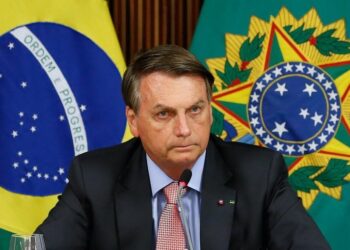Bolsonaro vai ao STF para obrigar governadores e prefeitos a explicar restrições