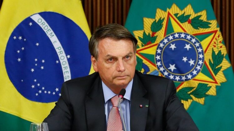 Bolsonaro vai ao STF para obrigar governadores e prefeitos a explicar restrições