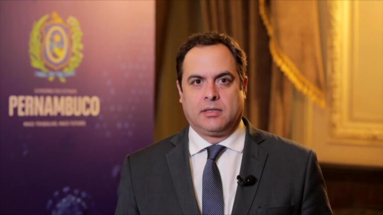 ‘O presidente não combate o vírus’, diz governador de PE sobre ação de Bolsonaro no STF contra restrições em meio à pandemia