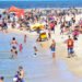 Domingo tem movimentação intensa nas praias da Região Metropolitana do Recife