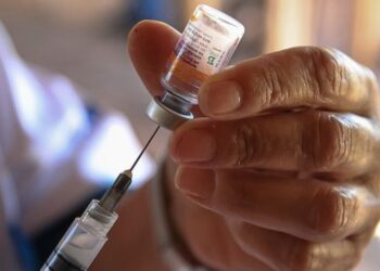 No ritmo atual, vacinação no Brasil levaria 1 ano para terminar