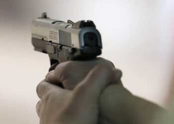 Indivíduo armado rouba moto, abandona o veículo e foge da polícia em São José do Egito
