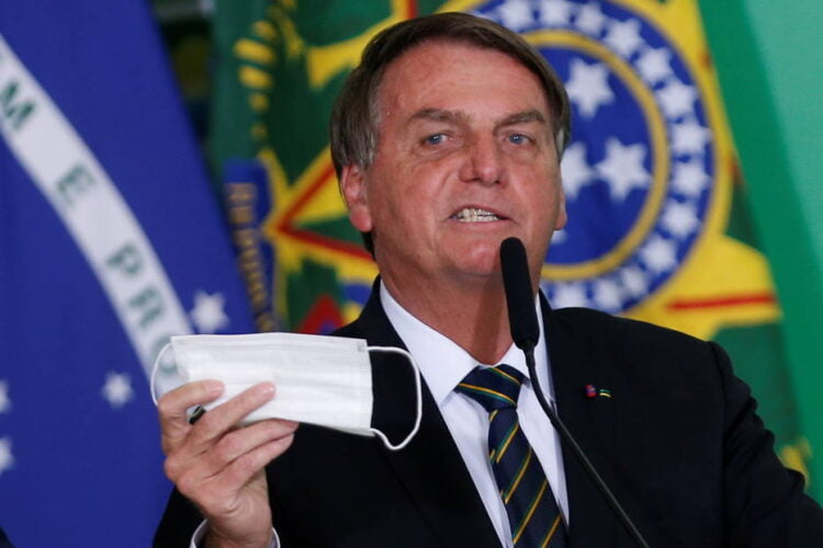 Bolsonaro anuncia parecer para desobrigar máscara em vacinados